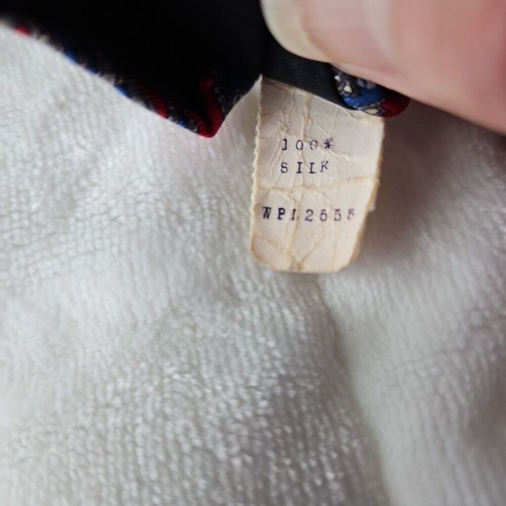 Mallory & Church Ltd 100% Italian Silk Red, Silver, Blue Paisley Men's Neck Tie - Picture 4 of 5